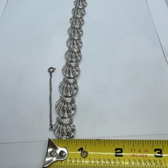 Puccini signed silver tone vintage shell shaped abstract bracelet - Picture 8 of 16